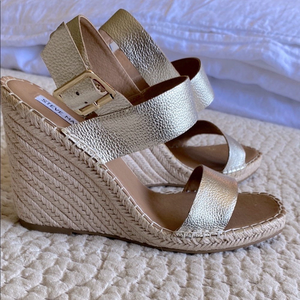 Steve Madden Gold Raffia Wedge Sandals Size 9.5